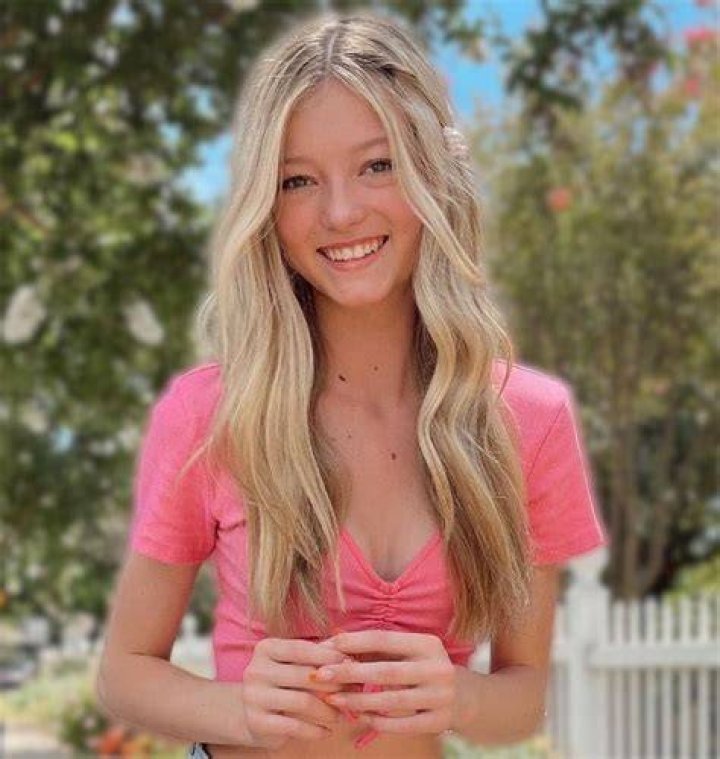 Emily Dobson Wiki, Age, Boyfriend, Height, Net Worth, Birthday