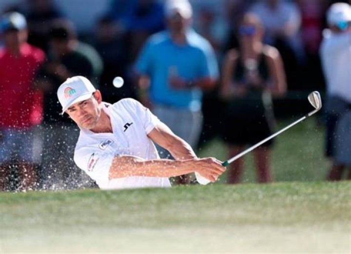 Golfer Camilo Villegas on Seeing a Rainbow During Game That Reminded