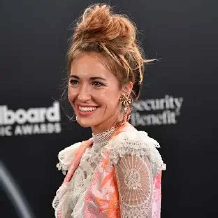 Lauren Daigle Age, Net Worth, Sun Sign, Boyfriend, Husband, Family and