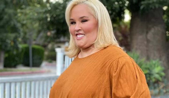 Mama June's daughter Honey Boo Boo, 16, nearly DROPS her sister Pumpkin
