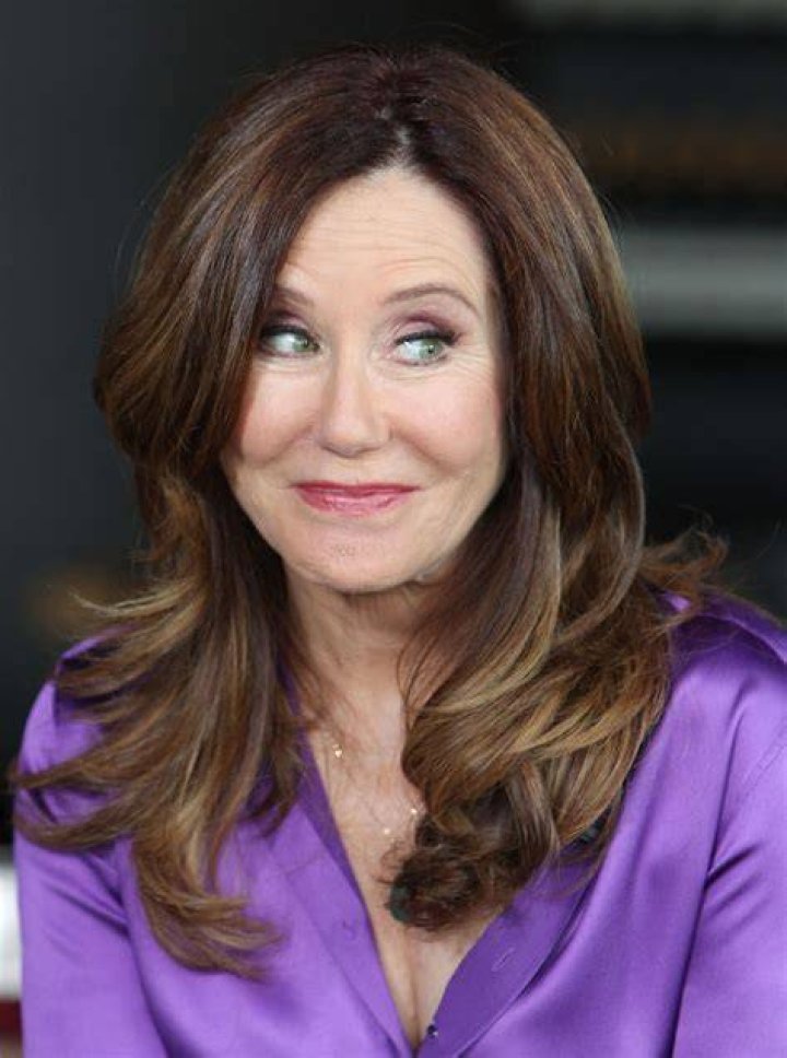 Mary McDonnell Extra Interview Photoshoot