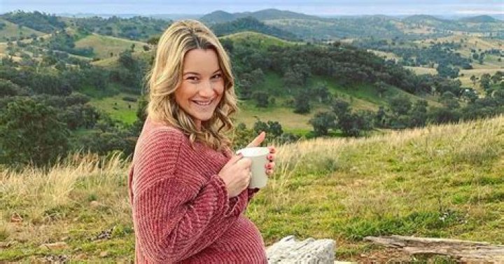 Pregnant Hannah Ferrier's Baby Bump See 'Below Deck' Star's Photos