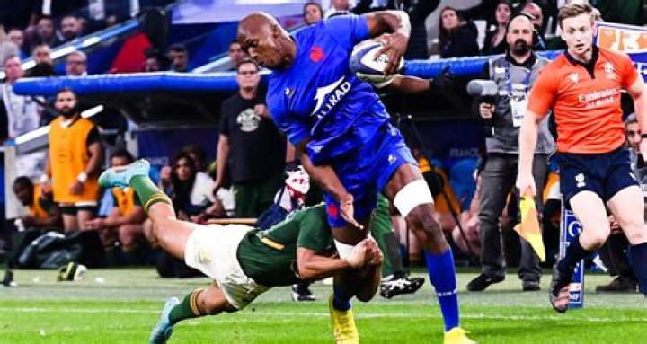 Sekou Macalou f&eacute;licit&eacute; par les joueurs du XV de France pour sa belle