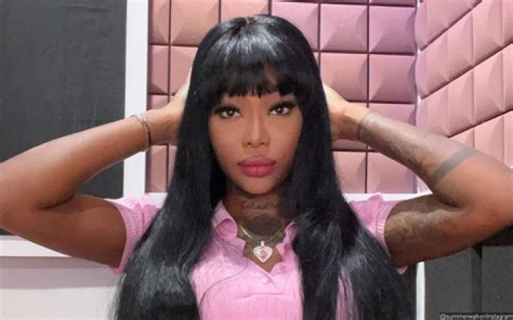 Summer Walker Shows Off Her Guns In New Photos